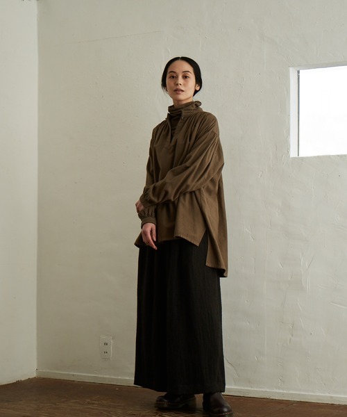 IKKUNA(イクナ)の「pullover blouse/プルオーバーブラウス(シャツ/ブラウス・レディース・チャコールグレー/サンドベージュ・1)」の9枚目の写真