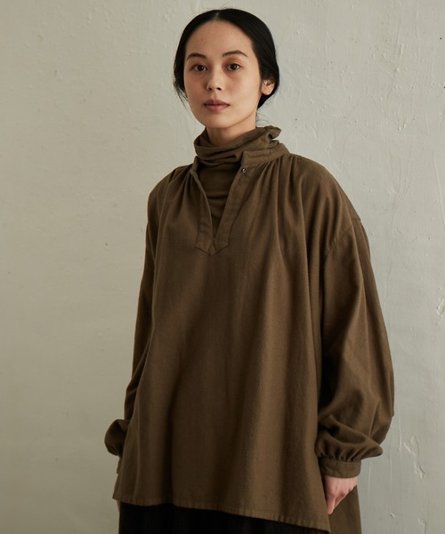 IKKUNA(イクナ)の「pullover blouse/プルオーバーブラウス(シャツ/ブラウス・レディース・チャコールグレー/サンドベージュ・1)」の7枚目の写真