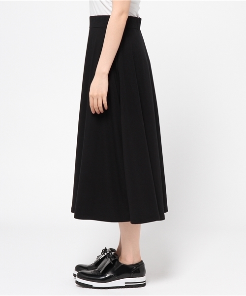 AZUL by moussy(アズールバイマウジー)の「フレアミディSK(スカート・レディース・オフホワイト/ブラック・MEDIUM/SMALL)」の7枚目の写真