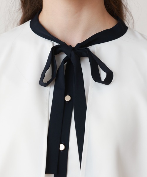 ASTORIA ODIER（アストリアオディール）の「配色リボンタイ トレンチブラウス（シャツ/ブラウス・レディース・ピンクベージュ/ベージュ/ネイビー/ラベンダー/ホワイト・SMALL/MEDIUM）」の10枚目の写真