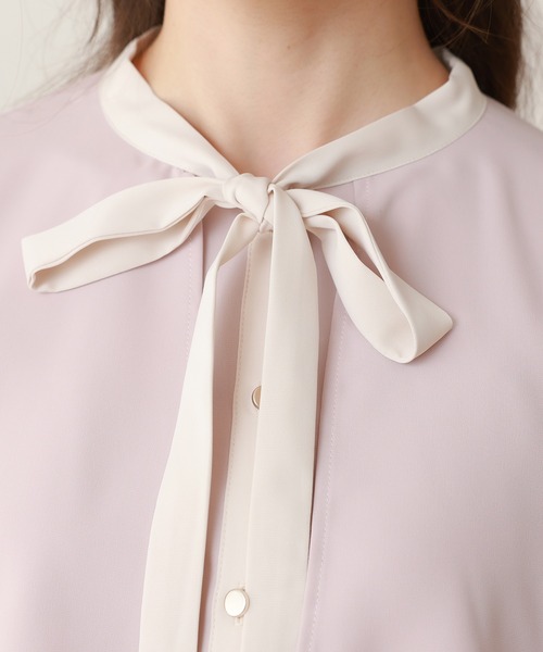 ASTORIA ODIER（アストリアオディール）の「配色リボンタイ トレンチブラウス（シャツ/ブラウス・レディース・ピンクベージュ/ベージュ/ネイビー/ラベンダー/ホワイト・SMALL/MEDIUM）」の17枚目の写真