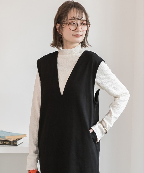 ad thie（アドティエ）の「ロングレングス 裏毛 Vネックジャンパースカート（サロペット/オーバーオール・レディース・ベージュ/チャコール/オートミール/ブラック/アイボリー・FREE）」の6枚目の写真
