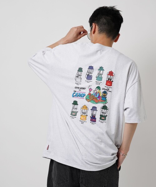 COLEMAN(コールマン)の「Coleman/コールマン Coleman×FREAK'S STORE/コールマン 別注 ランタンプリントTシャツ バックプリント カットソー(Tシャツ/カットソー・メンズ・オリーブ/チャコールグレー/アッシュグレー/ホワイト・MEDIUM/LARGE)」の4枚目の写真