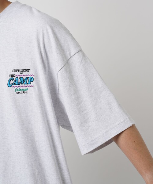 COLEMAN(コールマン)の「Coleman/コールマン Coleman×FREAK'S STORE/コールマン 別注 ランタンプリントTシャツ バックプリント カットソー(Tシャツ/カットソー・メンズ・オリーブ/チャコールグレー/アッシュグレー/ホワイト・MEDIUM/LARGE)」の11枚目の写真