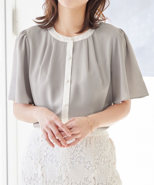 alotta(アロッタ)の「パール調ボタン付配色ブラウス(シャツ/ブラウス・レディース・グレイッシュベージュ/ホワイト/ライトグレー/ネイビー/ミント・L/M/LL/3L/MEDIUM/LARGE/X-LARGE/XX-LARGE)」の3枚目の写真