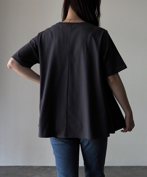 Riberry(リベリー)の「Aラインフレア半袖Tシャツ(Tシャツ/カットソー・レディース・オフホワイト/スミクロ・FREE)」の5枚目の写真