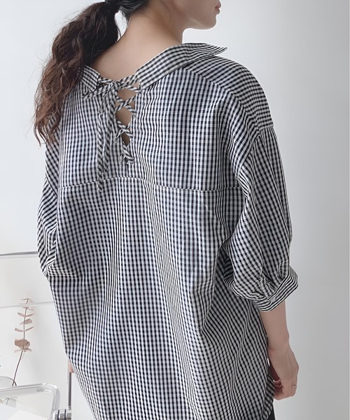 AS KNOW AS plus（アズノゥアズプラス）の「〇レースアップ5分袖スキッパーブラウス（シャツ/ブラウス・レディース・オフホワイト/ネイビー系/ブラック系/ブルー系/グリーン系/ベージュ系/サックスブルー系/ブルー系1/ブルー系2/イエロー系2/ブルー系3/サックスブルー系1/ベージュ系その他/ブルー系その他・FREE）」の3枚目の写真