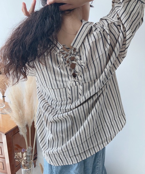 AS KNOW AS plus（アズノゥアズプラス）の「〇レースアップ5分袖スキッパーブラウス（シャツ/ブラウス・レディース・オフホワイト/ネイビー系/ブラック系/ブルー系/グリーン系/ベージュ系/サックスブルー系/ブルー系1/ブルー系2/イエロー系2/ブルー系3/サックスブルー系1/ベージュ系その他/ブルー系その他・FREE）」の5枚目の写真