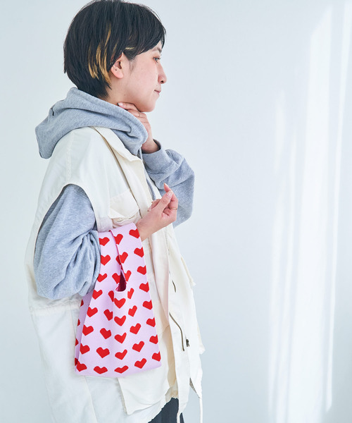 macaroni edge(マカロニエッジ)の「〈macaroni edge/マカロニエッジ〉クロシェ編み キュートなハート柄トートバッグ(トートバッグ・レディース・ブラック/ブラウン/グリーン/パープル/ピンク/ブラック×ピンク・ONE SIZE)」の1枚目の写真