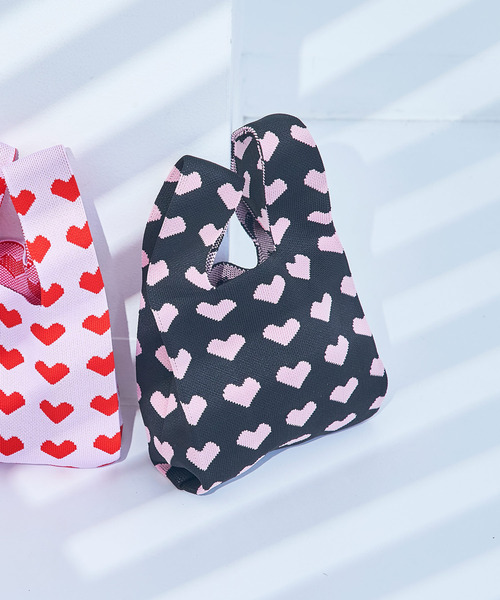 macaroni edge(マカロニエッジ)の「〈macaroni edge/マカロニエッジ〉クロシェ編み キュートなハート柄トートバッグ(トートバッグ・レディース・ブラック/ブラウン/グリーン/パープル/ピンク/ブラック×ピンク・ONE SIZE)」の3枚目の写真