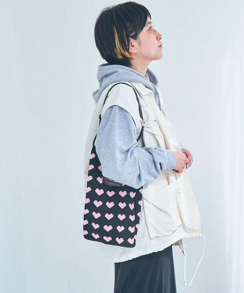 macaroni edge(マカロニエッジ)の「〈macaroni edge/マカロニエッジ〉クロシェ編み キュートなハート柄トートバッグ(トートバッグ・レディース・ブラック/ブラウン/グリーン/パープル/ピンク/ブラック×ピンク・ONE SIZE)」の17枚目の写真