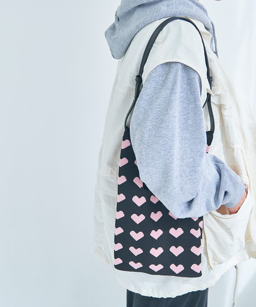macaroni edge(マカロニエッジ)の「〈macaroni edge/マカロニエッジ〉クロシェ編み キュートなハート柄トートバッグ(トートバッグ・レディース・ブラック/ブラウン/グリーン/パープル/ピンク/ブラック×ピンク・ONE SIZE)」の18枚目の写真