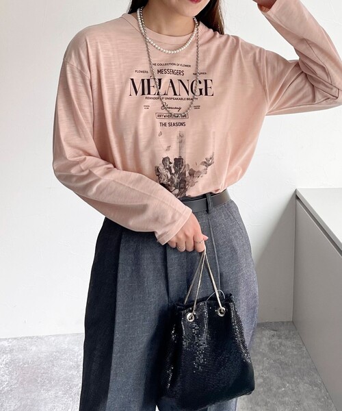 fredy emue（フレディエミュ）の「スラブ天竺PHOTO ロンT（Tシャツ/カットソー・レディース・オフホワイト/グレイッシュブルー/アイボリー/ベビーピンク・38）」の4枚目の写真