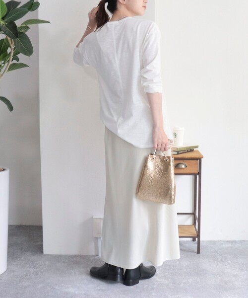 fredy emue（フレディエミュ）の「スラブ天竺PHOTO ロンT（Tシャツ/カットソー・レディース・オフホワイト/グレイッシュブルー/アイボリー/ベビーピンク・38）」の8枚目の写真