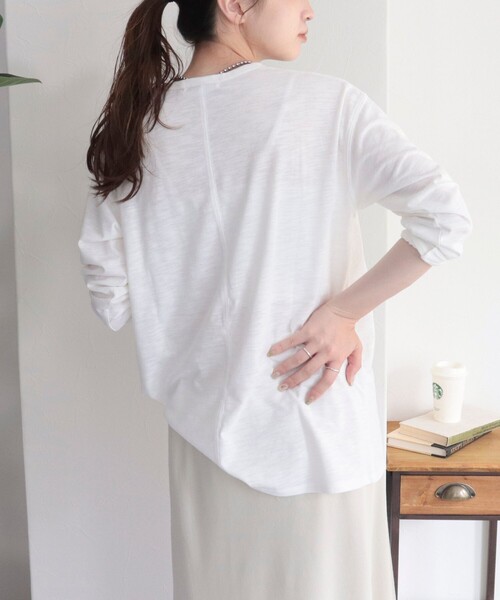 fredy emue（フレディエミュ）の「スラブ天竺PHOTO ロンT（Tシャツ/カットソー・レディース・オフホワイト/グレイッシュブルー/アイボリー/ベビーピンク・38）」の9枚目の写真