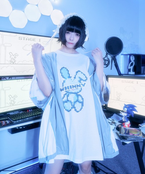 Whinny（ホワイニー）の「Whinny/ゲーミングウサギ（Tシャツ/カットソー・レディース・サックスブルー/ブラック/ホワイト・FREE）」の2枚目の写真