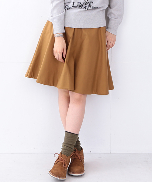 BEAMS BOY（ビームスボーイ）の「BEAMS BOY / バックサテン フレア ミディアムスカート（スカート・レディース・ブラック/カーキ/ライトブルー・0/1）」の3枚目の写真