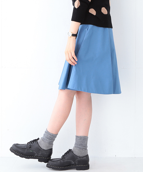 BEAMS BOY（ビームスボーイ）の「BEAMS BOY / バックサテン フレア ミディアムスカート（スカート・レディース・ブラック/カーキ/ライトブルー・0/1）」の22枚目の写真