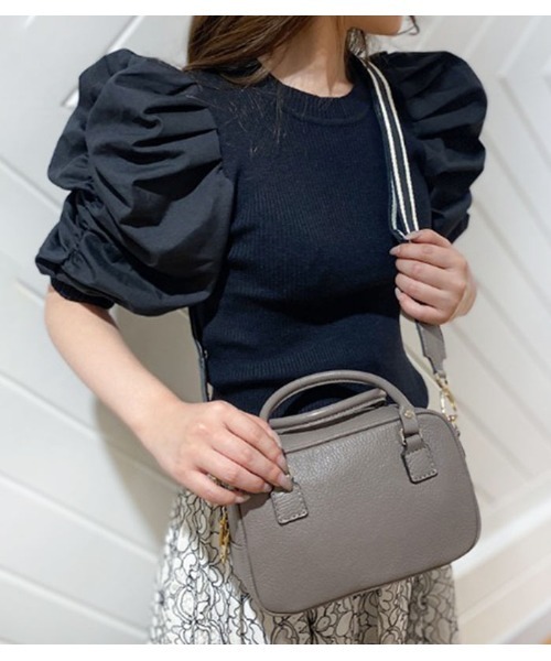 RIPANI(リパーニ)の「【RIPANI/リパーニ】ラインショルダーベルト付きキューブ型ミニボストンバッグ(ボストンバッグ・レディース・オフホワイト/ブラック/モカ・FREE)」の1枚目の写真