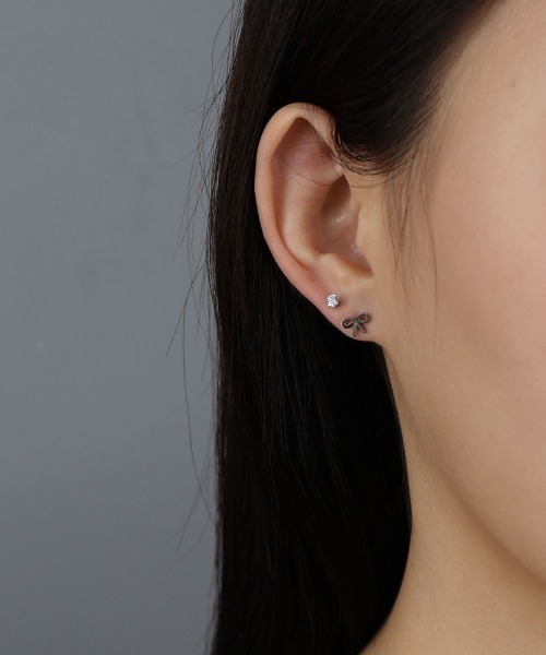 CEMONEMO（セモネモ）の「【金属アレルギー対応】 キュービック ジルコニア リボン ピアスセット / サージカルステンレス 316L（ピアス（両耳用）・レディース・ゴールド/シルバー・FREE）」の6枚目の写真