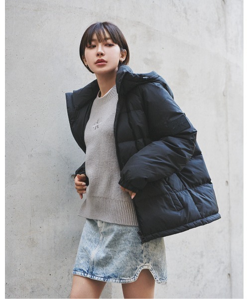 Calvin Klein（カルバン・クライン）の「【WEB限定】モノロゴ クルーネックセーター（ニット/セーター・レディース・グレー/ベージュ・M/S/XS/L）」の5枚目の写真