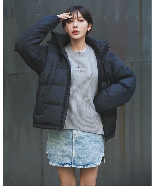 Calvin Klein（カルバン・クライン）の「【WEB限定】モノロゴ クルーネックセーター（ニット/セーター・レディース・グレー/ベージュ・M/S/XS/L）」の4枚目の写真