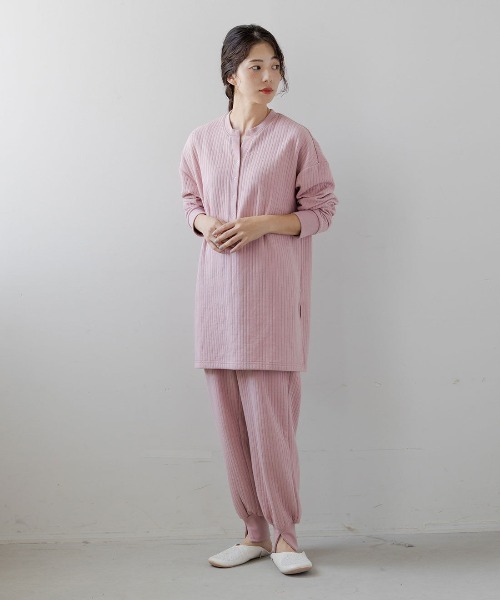 フェリシモMama(フェリシモママ)の「Moredde ふっくら暖かいキルティングルームウェアセット(マタニティウェア/グッズ・レディース・アイボリー/ブラック/ライトグレー/ピンク・M/L/LL)」の1枚目の写真