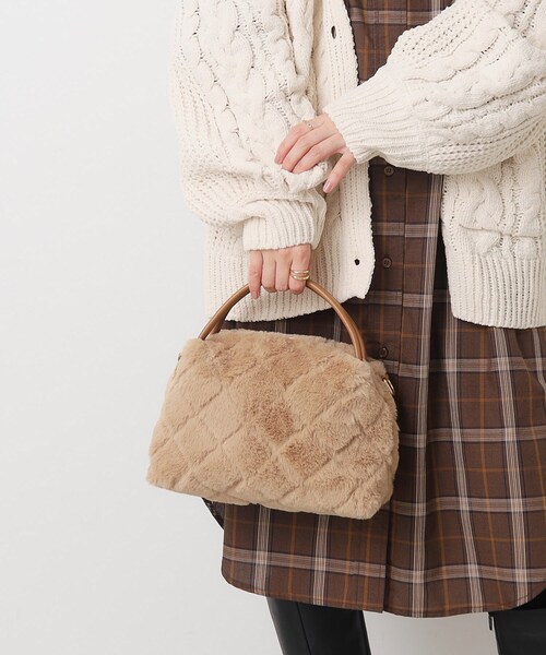 SHOO・LA・RUE(シューラルー)の「◆フェイクファーキルティングショルダーバッグ(ショルダーバッグ・レディース・ベージュ/グレー/アイボリー/ブラック・00)」の20枚目の写真