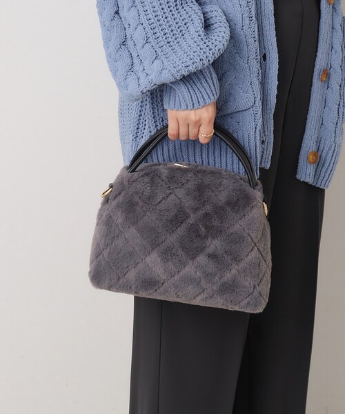 SHOO・LA・RUE(シューラルー)の「◆フェイクファーキルティングショルダーバッグ(ショルダーバッグ・レディース・ベージュ/グレー/アイボリー/ブラック・00)」の3枚目の写真