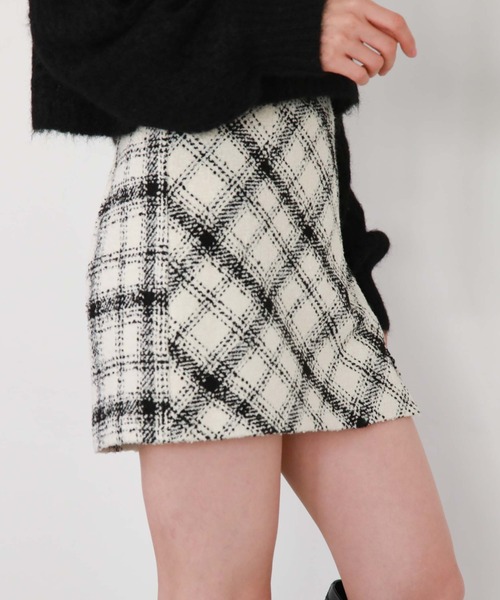 archives（アルシーヴ）の「ブークレチェックスリットスカパン（スカート・レディース・オフホワイト/ブラック/ベージュ・MEDIUM）」の15枚目の写真