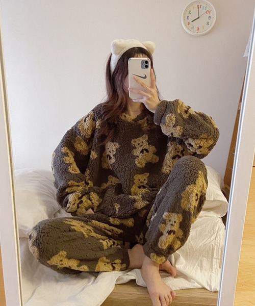 VitaFelice(ヴィータフェリーチェ)の「くまプリント ルームウエア パジャマ 【2点セット】(ルームウェア/パジャマ・レディース・ホワイト/ブラウン・FREE)」の3枚目の写真