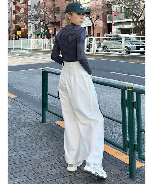 MURUA(ムルーア)の「ドローポケットワイドパンツ(その他パンツ・レディース・ベージュ/グレー/ホワイト・2/1)」の6枚目の写真