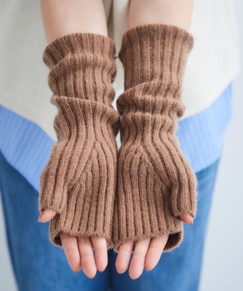 le.coeur blanc（ルクールブラン）の「リブニットフィンガーレスグローブ（手袋・レディース・キャメル/ライトグレー・FREE）」の14枚目の写真