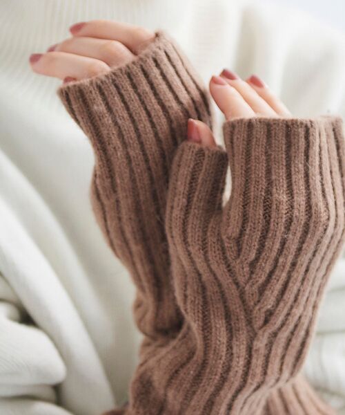 le.coeur blanc（ルクールブラン）の「リブニットフィンガーレスグローブ（手袋・レディース・キャメル/ライトグレー・FREE）」の13枚目の写真