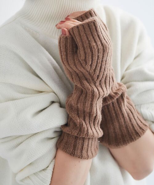 le.coeur blanc（ルクールブラン）の「リブニットフィンガーレスグローブ（手袋・レディース・キャメル/ライトグレー・FREE）」の12枚目の写真