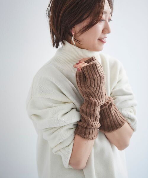 le.coeur blanc（ルクールブラン）の「リブニットフィンガーレスグローブ（手袋・レディース・キャメル/ライトグレー・FREE）」の11枚目の写真