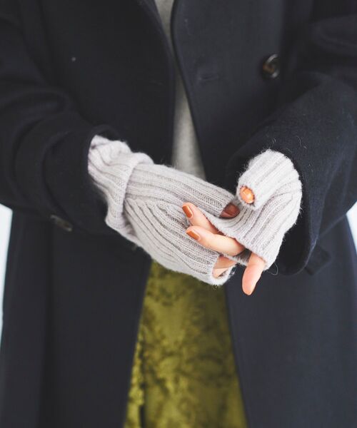 le.coeur blanc（ルクールブラン）の「リブニットフィンガーレスグローブ（手袋・レディース・キャメル/ライトグレー・FREE）」の9枚目の写真