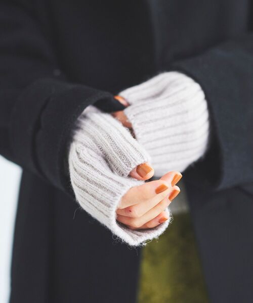 le.coeur blanc（ルクールブラン）の「リブニットフィンガーレスグローブ（手袋・レディース・キャメル/ライトグレー・FREE）」の8枚目の写真