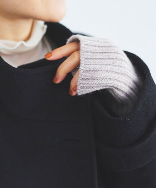 le.coeur blanc（ルクールブラン）の「リブニットフィンガーレスグローブ（手袋・レディース・キャメル/ライトグレー・FREE）」の6枚目の写真