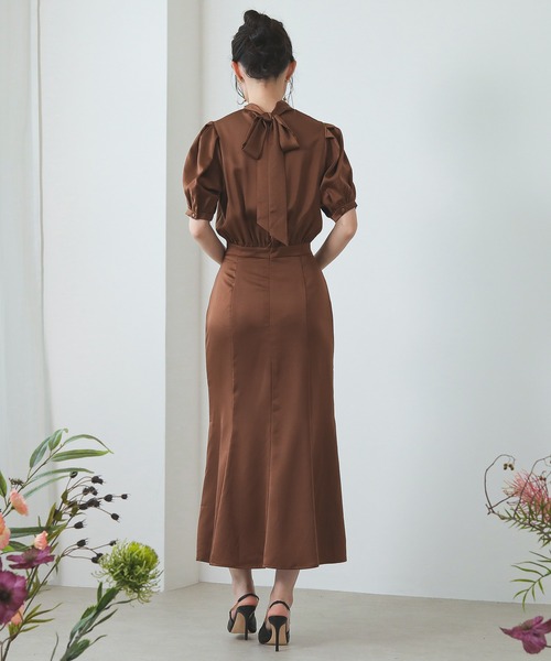 セール】シンプル フレア ハイネック バックリボン マーメイドドレス