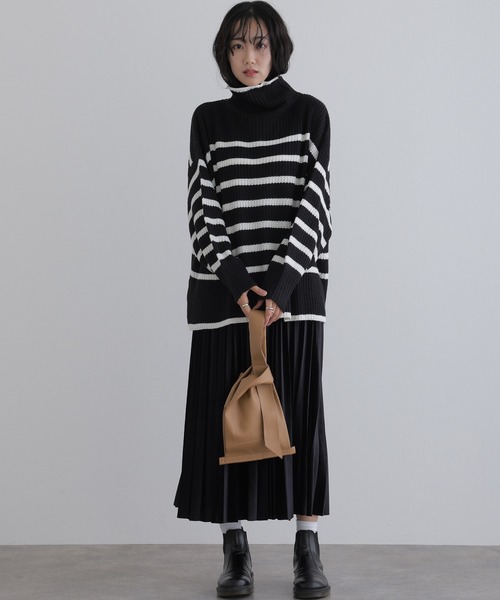 ElegChic(エレグシック)の「ハイネックボーダーニット(ニット/セーター・レディース・ブラック系その他2/ホワイト系その他/ブラック系その他・M/XL/4L)」の3枚目の写真