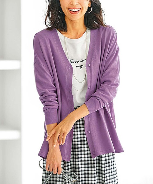 BELLUNA PLUS（ベルーナ）の「ボタン使いＶネックカーディガン（カーディガン/ボレロ・レディース・アイボリー/イエロー/ラベンダー/ネイビー/ブルー・LARGE/MEDIUM/X-LARGE）」の4枚目の写真