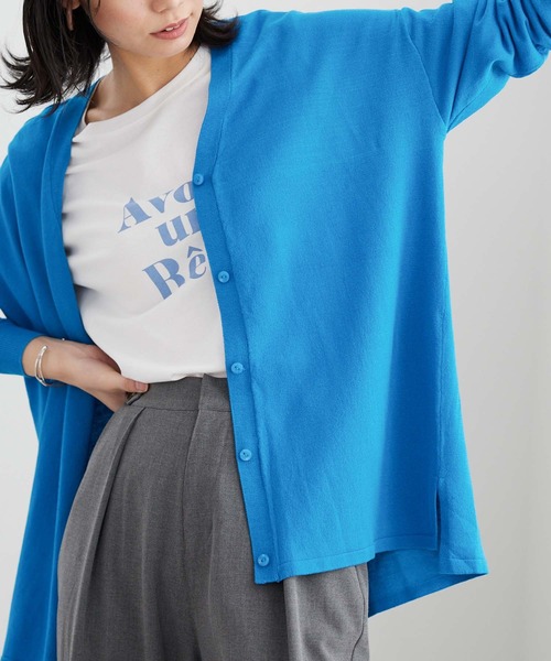 BELLUNA PLUS（ベルーナ）の「ボタン使いＶネックカーディガン（カーディガン/ボレロ・レディース・アイボリー/イエロー/ラベンダー/ネイビー/ブルー・LARGE/MEDIUM/X-LARGE）」の9枚目の写真