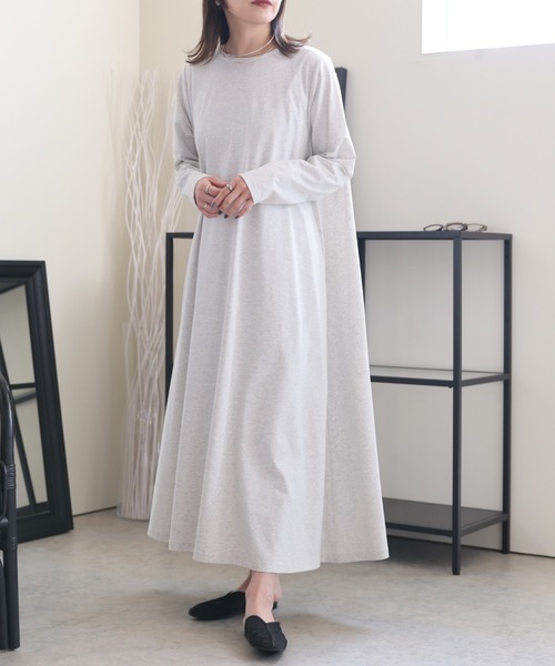 ULEULA（ウルア）の「フレアロングTワンピース（ワンピース・レディース・ホワイト/オートミール/ブラック・FREE）」の12枚目の写真