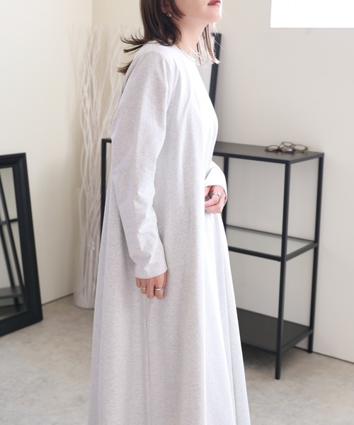 ULEULA（ウルア）の「フレアロングTワンピース（ワンピース・レディース・ホワイト/オートミール/ブラック・FREE）」の7枚目の写真