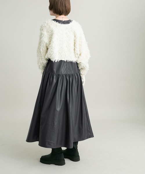 KBF（ケイビーエフ）の「フェイクレザージャンパースカート（ワンピース・レディース・チャコールグレー/ブラウン・36/38）」の5枚目の写真