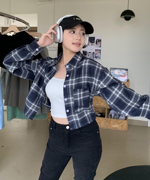 SHEPP（シープ）の「オンブレチェック ショートシャツ クロップドシャツ 長袖/日焼け・冷房対策（シャツ/ブラウス・レディース・ブラック/ブルー・L/S/M）」の19枚目の写真