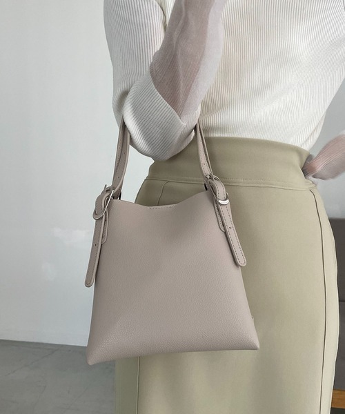 CAPRICIEUX LE'MAGE(カプリシューレマージュ)の「ベルトハンドルミニバッグ(ハンドバッグ・レディース・グレイッシュベージュ/ブラック/ブラウン・FREE)」の3枚目の写真