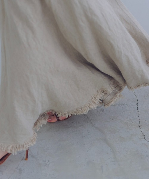 DRESSLAVE(ドレスレイブ)の「linen fringe hem volume skirt(リネンフリンジボリュームスカート)(スカート・レディース・ブラック/ベージュ・38)」の6枚目の写真
