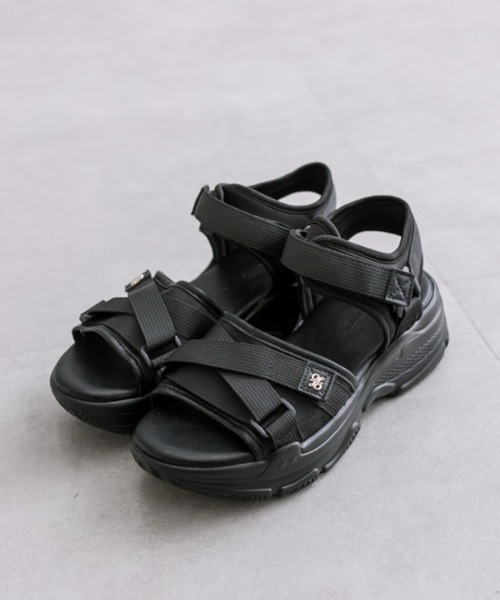OLIVE des OLIVE（オリーブデオリーブ）の「シアースポーツサンダル　1041130040（サンダル・レディース・ブラック/ホワイト・SMALL/MEDIUM/LARGE）」の2枚目の写真